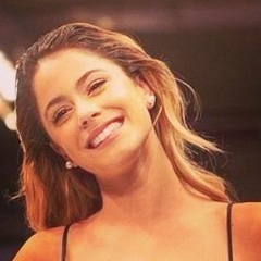 Martina Stoessel, 28 лет