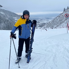 Олжас Ахметпаев, 37 лет